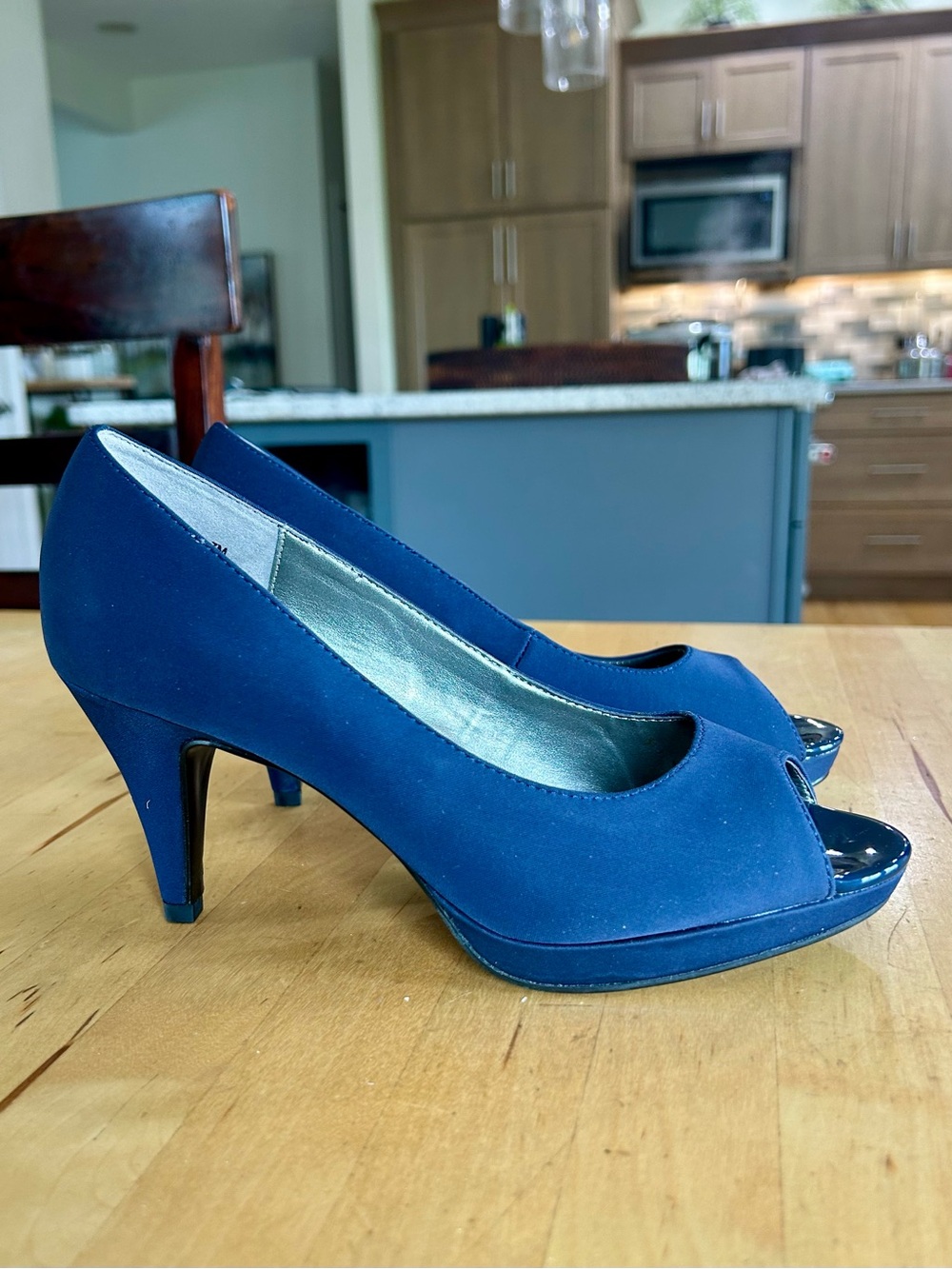 Bandolino Mylah Navy Blue Peep Toe Platform Pumps Heels Size 7M